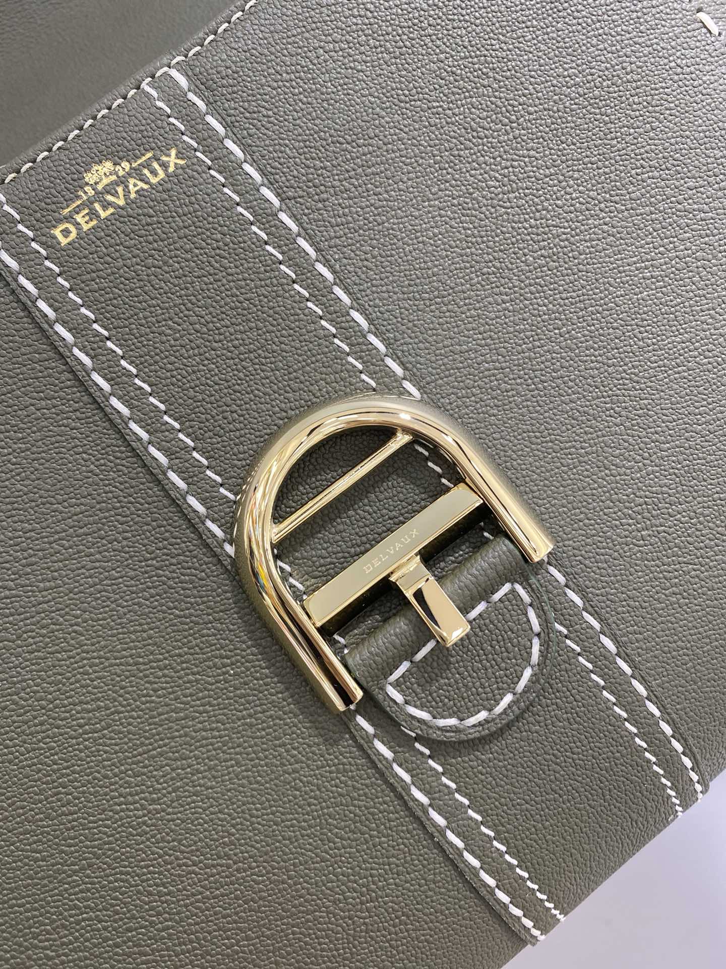 델보 브리앙 박스백 미듐